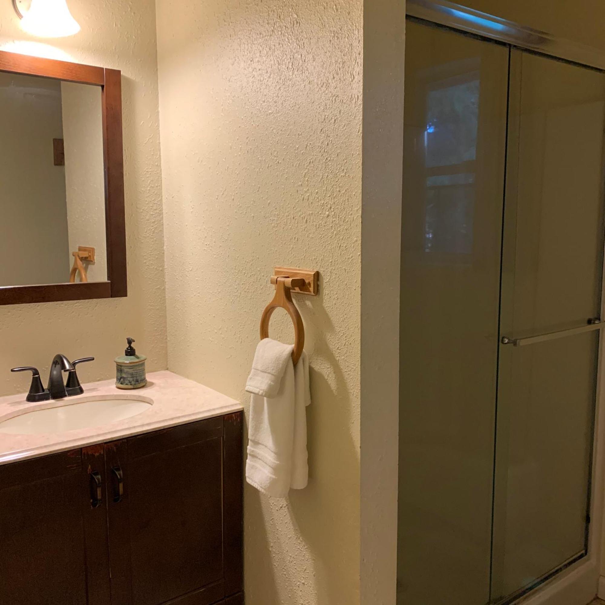 Mountain Meadows Inn & Chalet Suites Ашфорд Екстер'єр фото