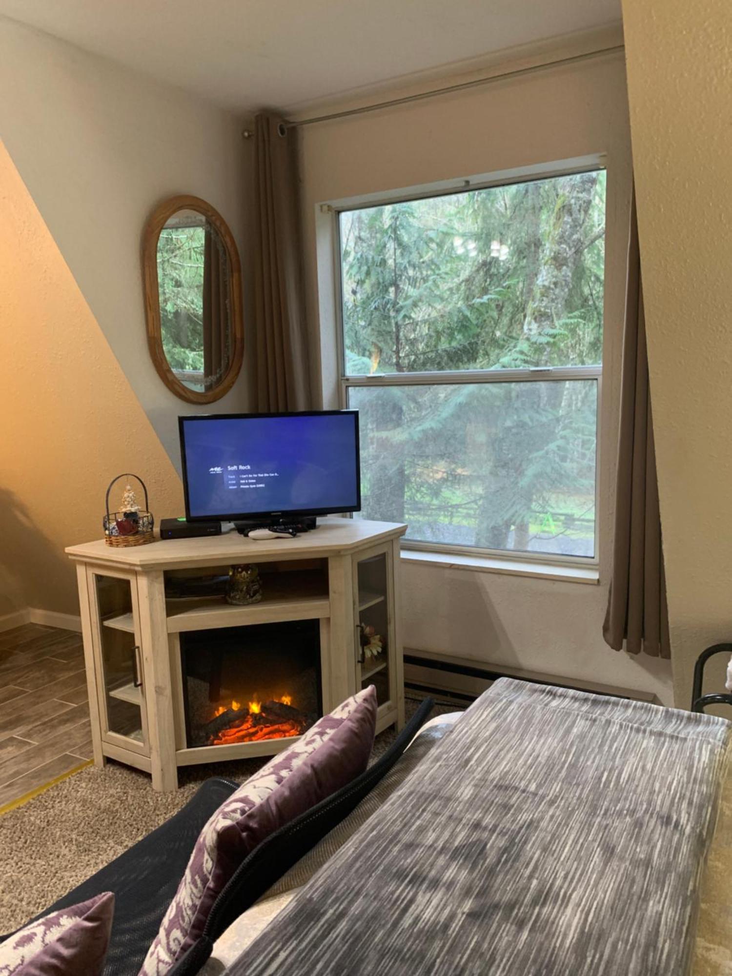 Mountain Meadows Inn & Chalet Suites Ашфорд Екстер'єр фото